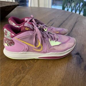 Nike Men’s Kyrie Irving Pink & Yellow Low-Top Basketball Sneakers Size 10